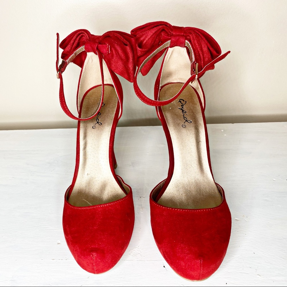 Qupid Large Bow Red Velvet Heels Size 5.5